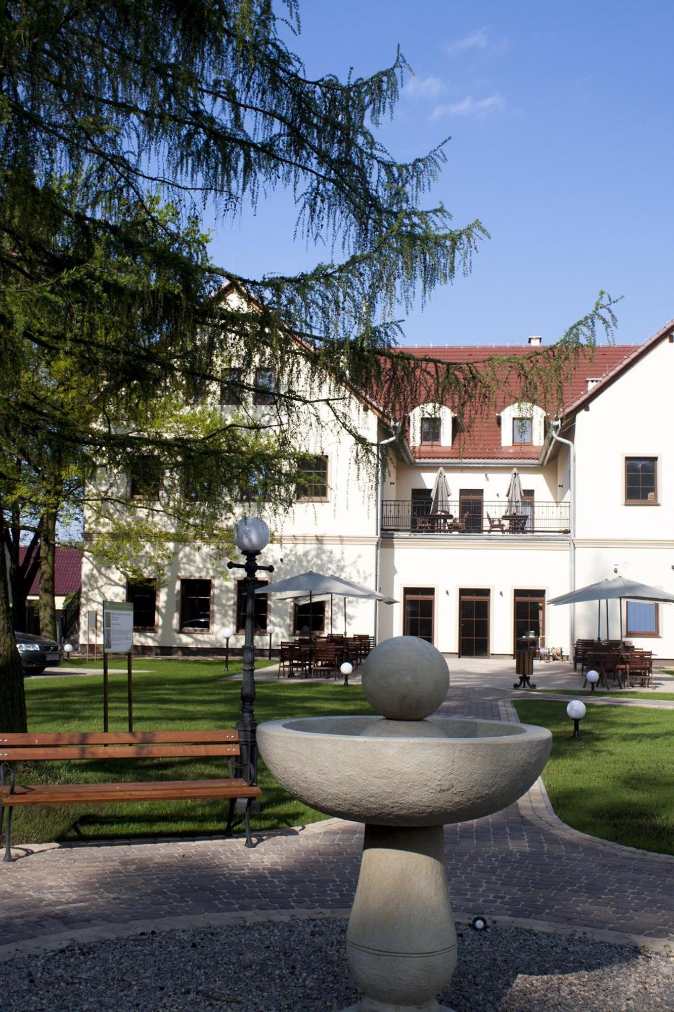 Hotel Modrzewiowy Dwor Gliwice Exterior photo